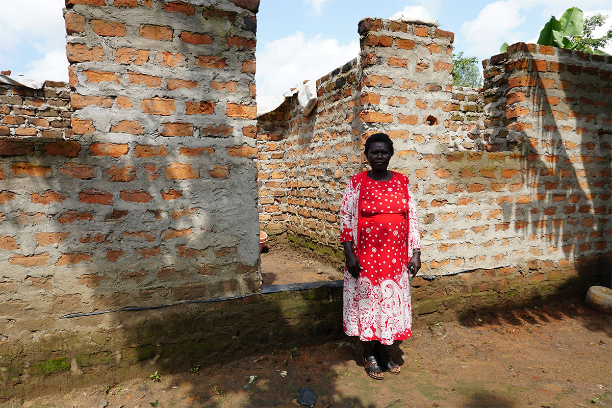 woman sells bricks and donuts in Kenya